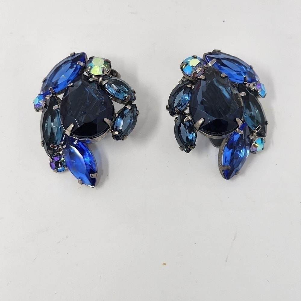 VINTAGE BLUE RINESTONE CLIP-ON EARRINGS